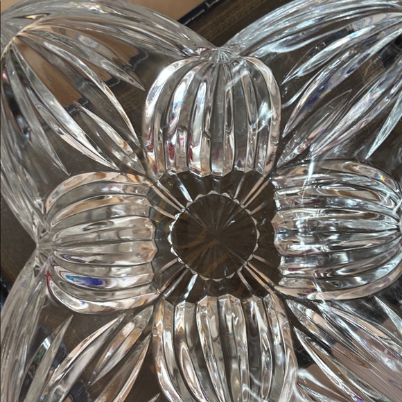 Elegant Clear Crystal Bowl - Picture 3 of 3